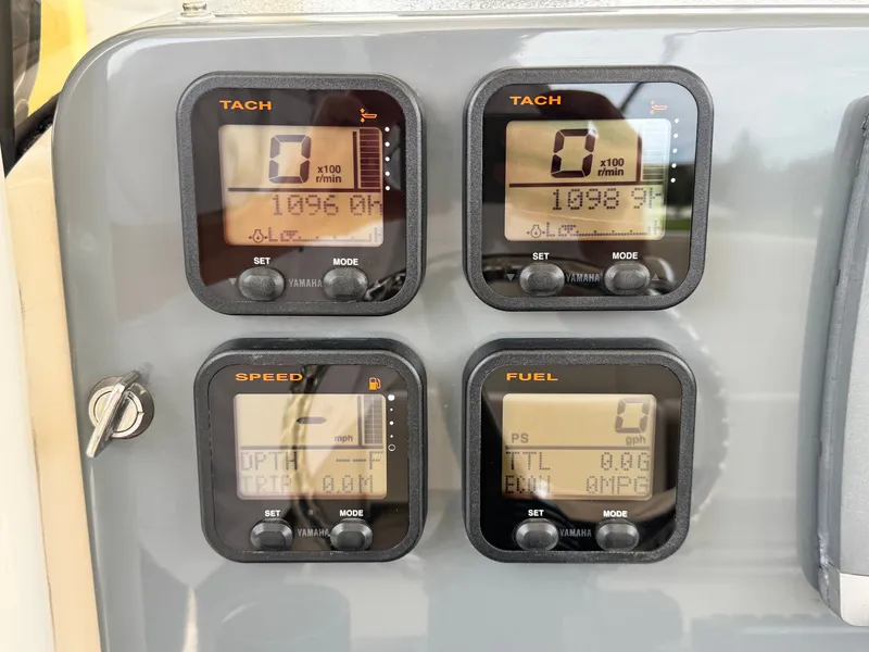 Slide: The Image of Pursuit C 260 Center Console 2013 - 25