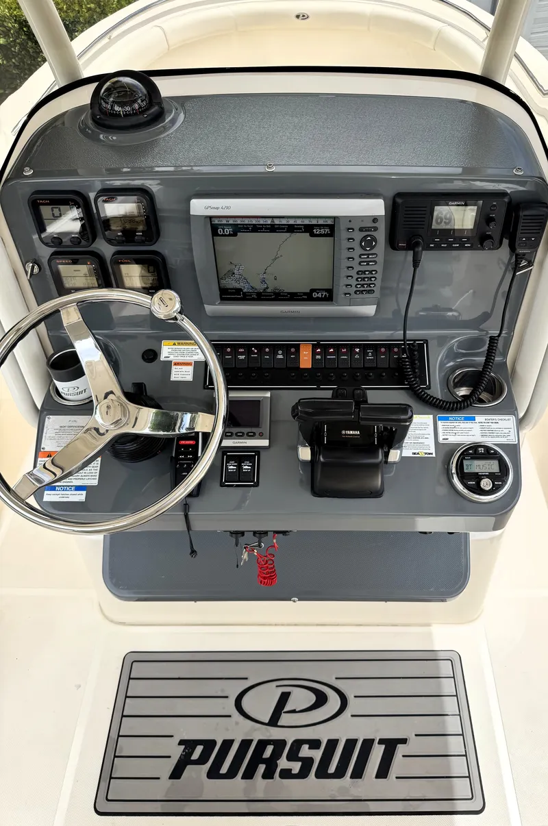 Slide: The Image of Pursuit C 260 Center Console 2013 - 26