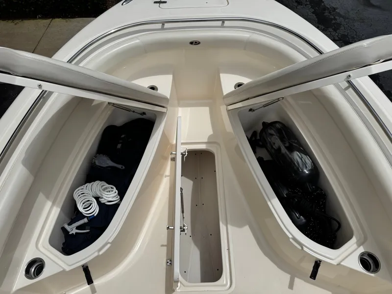 Slide: The Image of Pursuit C 260 Center Console 2013 - 30