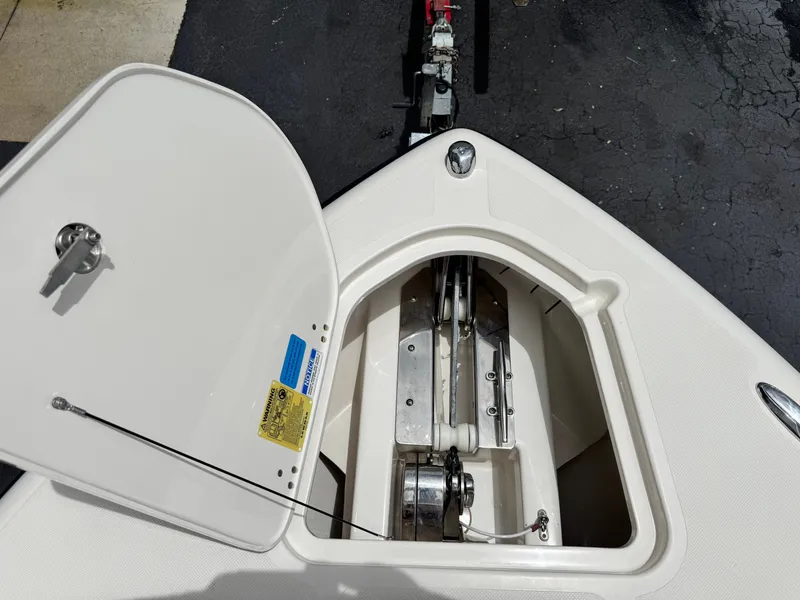 Slide: The Image of Pursuit C 260 Center Console 2013 - 32