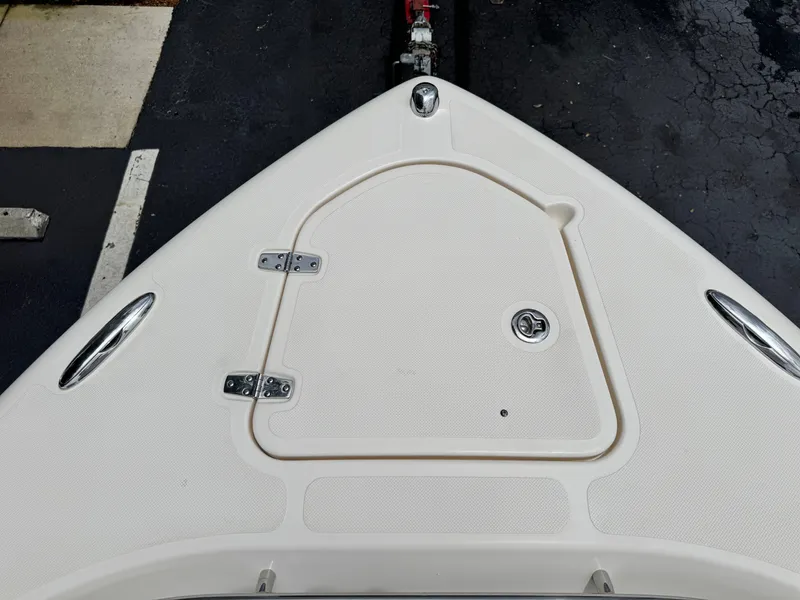 Slide: The Image of Pursuit C 260 Center Console 2013 - 33