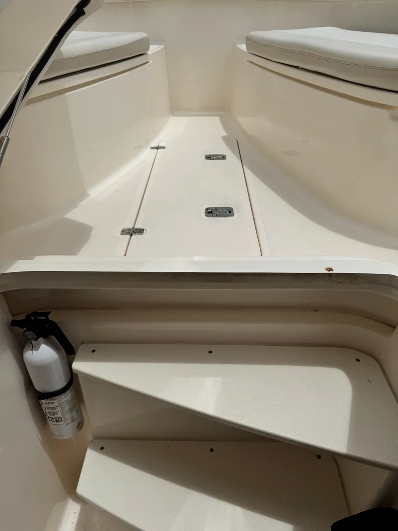 Slide: The Image of Pursuit C 260 Center Console 2013 - 39