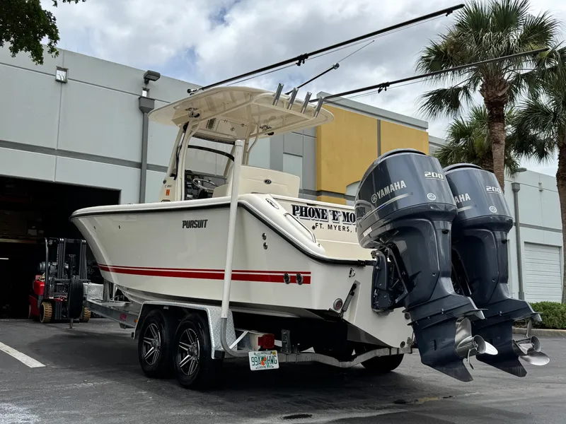 Slide: The Image of Pursuit C 260 Center Console 2013 - 4