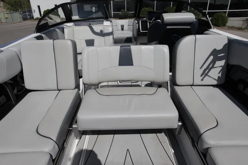 Slide: The Image of Malibu Wakesetter 23 LSV 2021 - 10