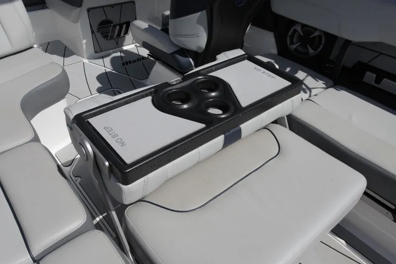 Slide: The Image of Malibu Wakesetter 23 LSV 2021 - 11