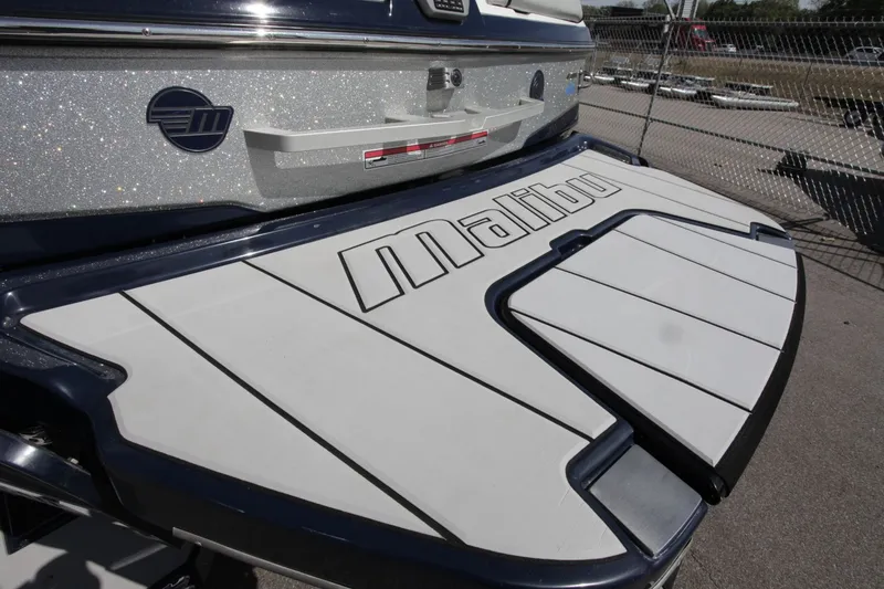Slide: The Image of Malibu Wakesetter 23 LSV 2021 - 17