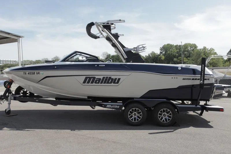 Slide: The Image of Malibu Wakesetter 23 LSV 2021 - 19