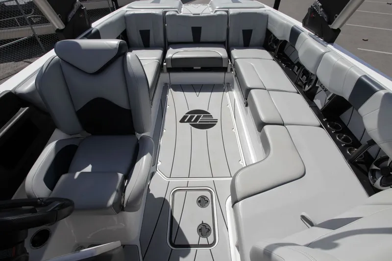 Slide: The Image of Malibu Wakesetter 23 LSV 2021 - 4