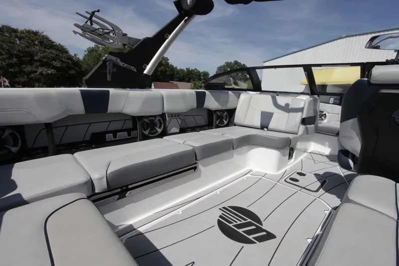 Slide: The Image of Malibu Wakesetter 23 LSV 2021 - 8