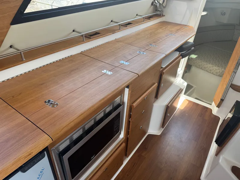 Slide: The Image of Cutwater C-32CB 2026 - 21