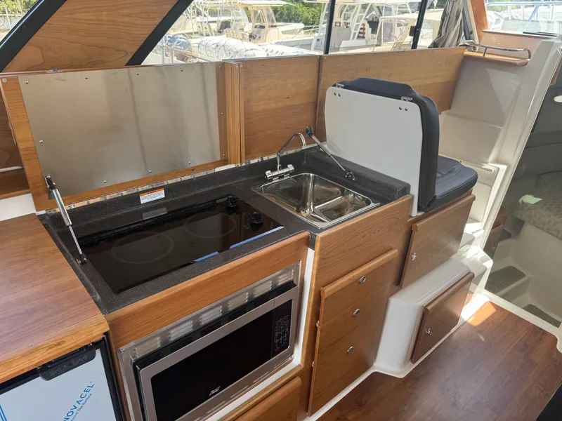 Slide: The Image of Cutwater C-32CB 2026 - 23