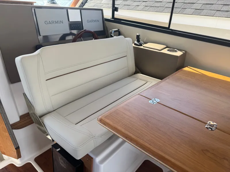 Slide: The Image of Cutwater C-32CB 2026 - 25