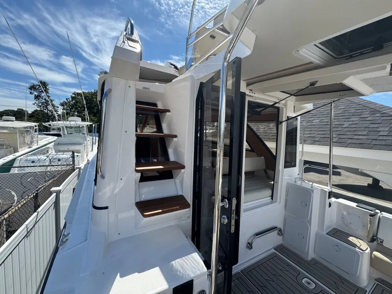 Slide: The Image of Cutwater C-32CB 2026 - 31