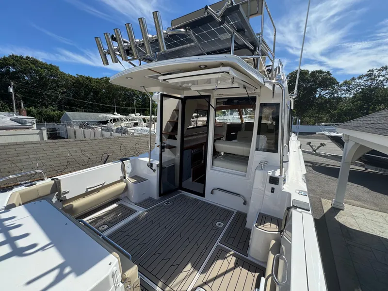 Slide: The Image of Cutwater C-32CB 2026 - 32