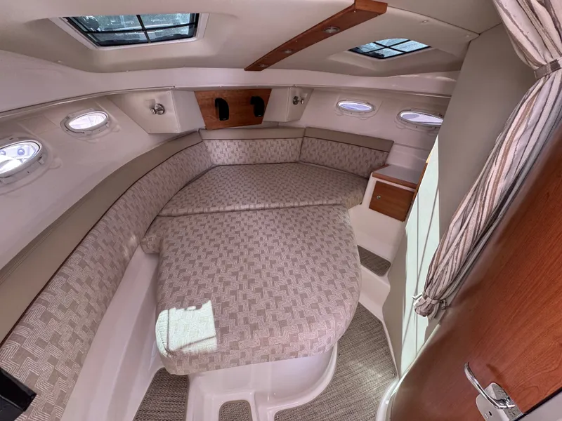 Slide: The Image of Cutwater C-32CB 2026 - 9