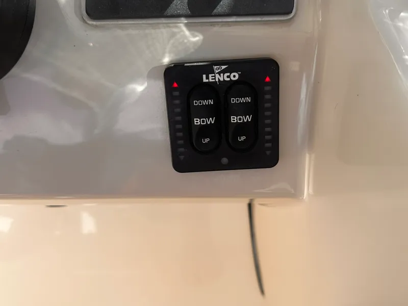 Slide: The Image of Boston Whaler 270 VANTAGE 2018 - 10