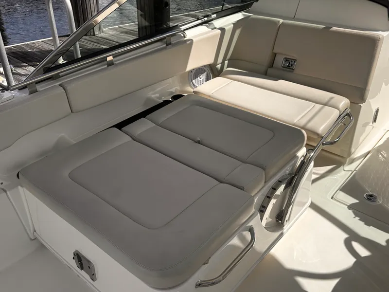 Slide: The Image of Boston Whaler 270 VANTAGE 2018 - 12