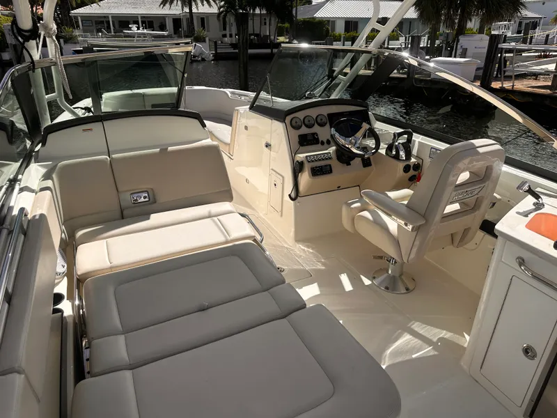 Slide: The Image of Boston Whaler 270 VANTAGE 2018 - 15