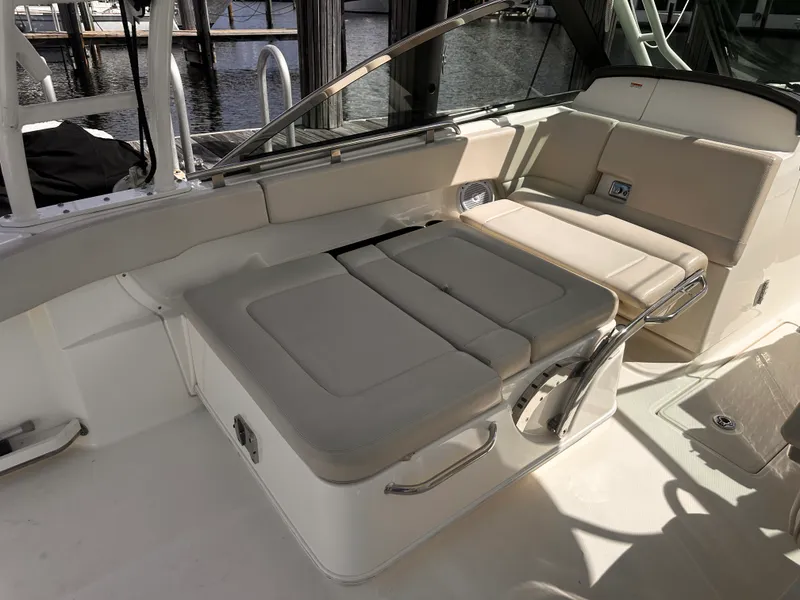 Slide: The Image of Boston Whaler 270 VANTAGE 2018 - 16