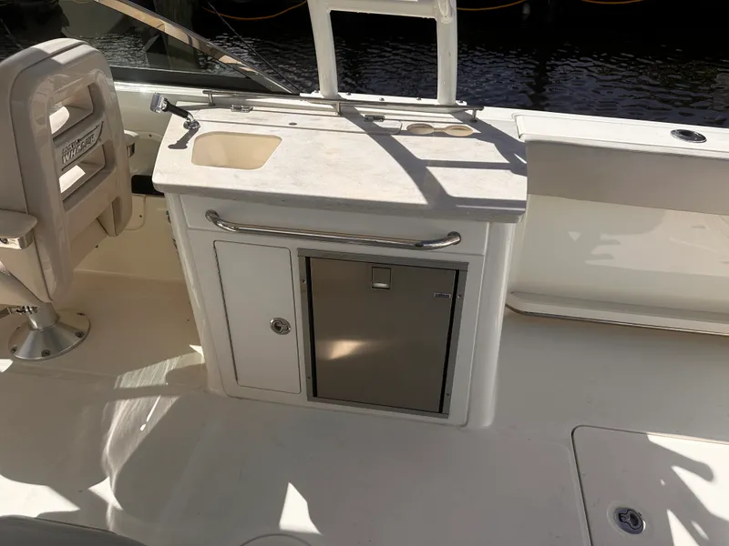 Slide: The Image of Boston Whaler 270 VANTAGE 2018 - 17