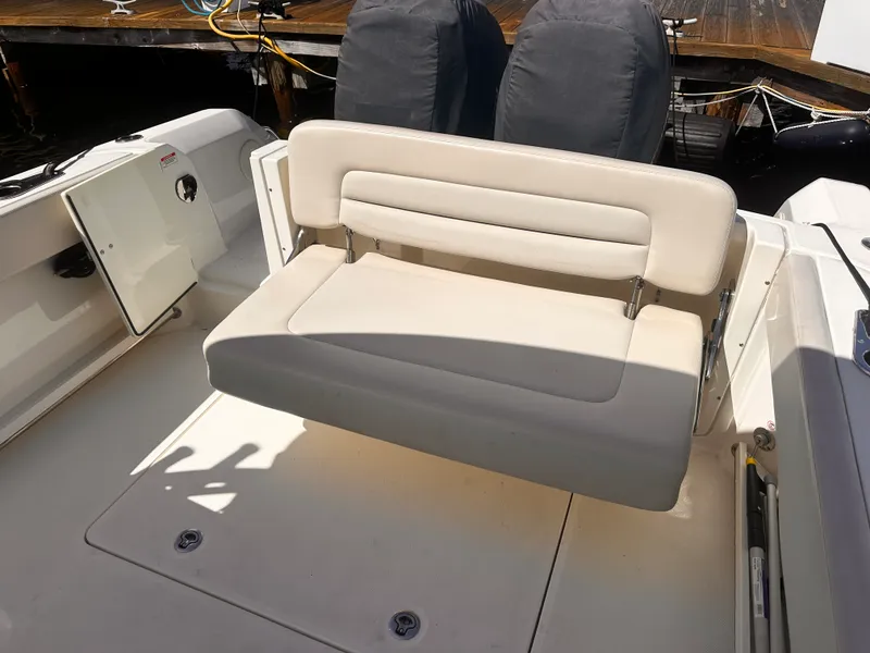 Slide: The Image of Boston Whaler 270 VANTAGE 2018 - 21
