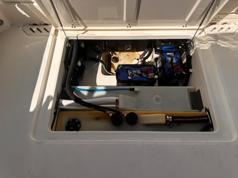 Slide: The Image of Boston Whaler 270 VANTAGE 2018 - 25