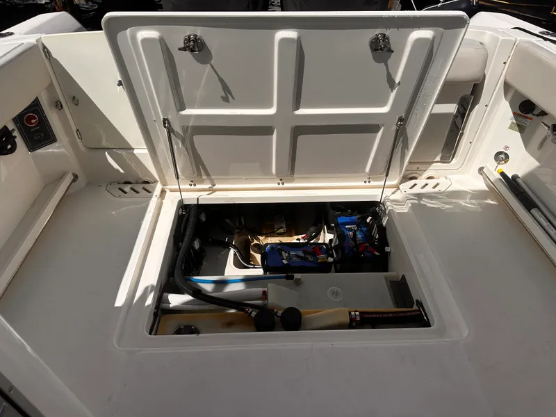 Slide: The Image of Boston Whaler 270 VANTAGE 2018 - 26