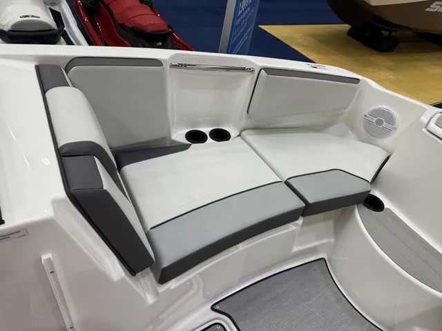 Slide: The Image of Yamaha AR220 2026 - 17