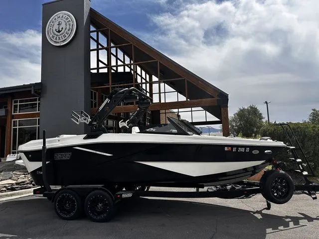 The Image of Heyday Wake Boats H22 2022 - 1