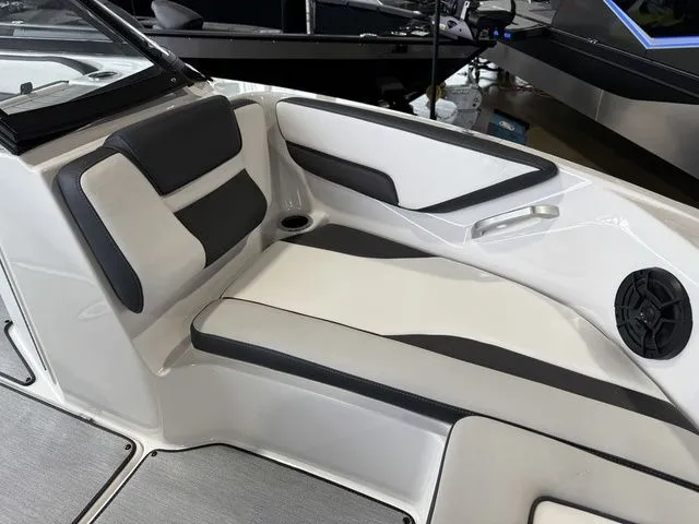 Slide: The Image of Yamaha AR195 2026 - 23