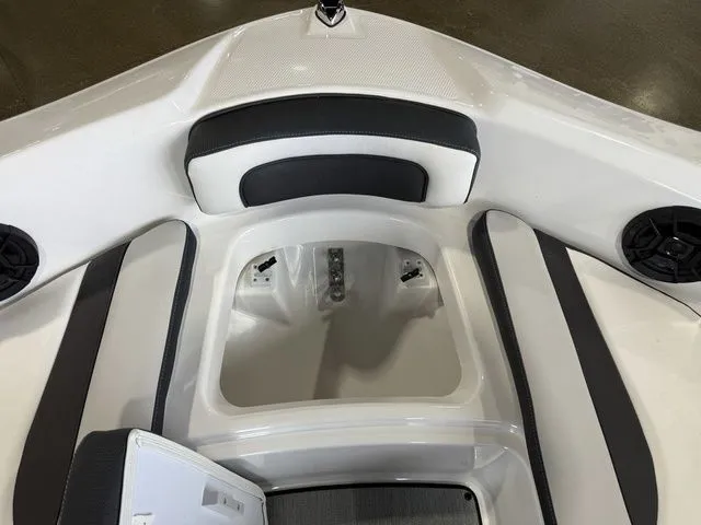 Slide: The Image of Yamaha AR195 2026 - 25