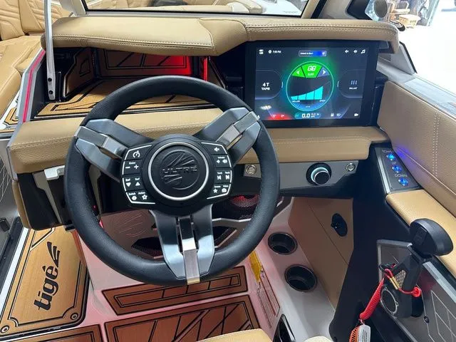 Slide: The Image of Tigé Ultré 25ZX 2026 - 13