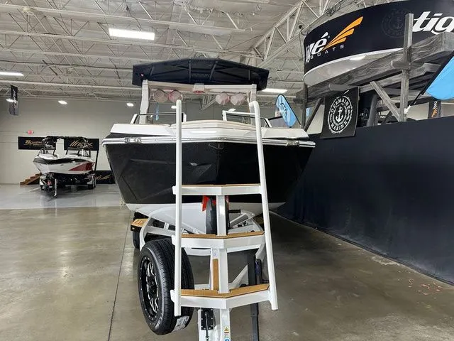 Slide: The Image of Tigé Ultré 25ZX 2026 - 3