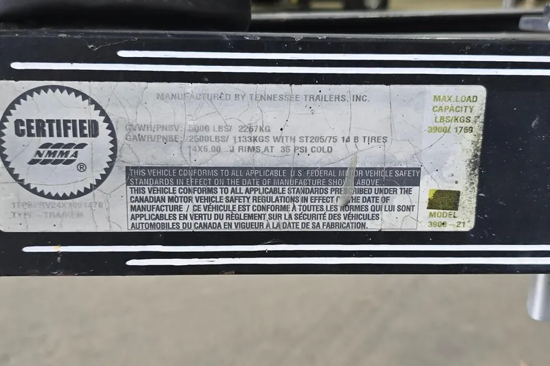 Slide: The Image of 2007 Sea-Doo Islandia SE trailer certification label with load capacity details. - 28