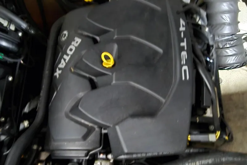 Slide: The Image of 2007 Sea-Doo Islandia SE engine, featuring Rotax 4-TEC technology. - 30