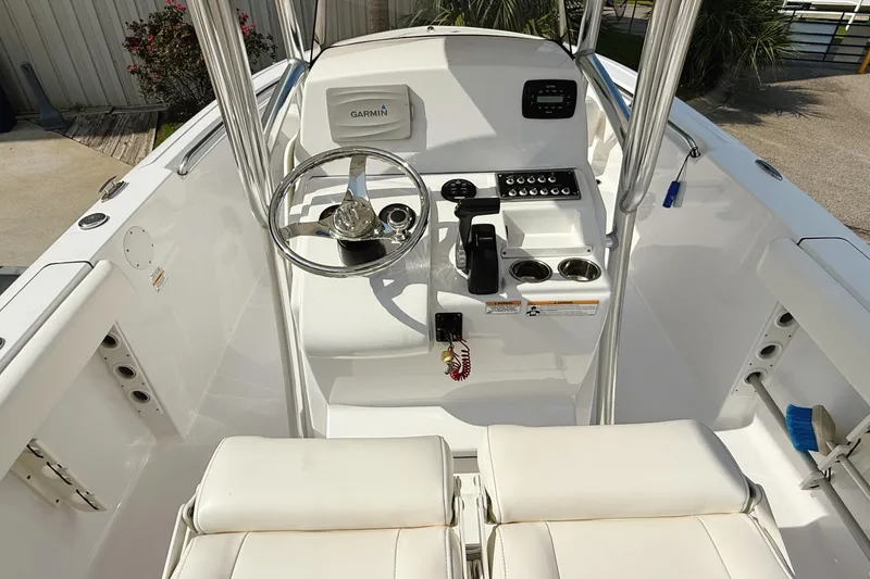 Slide: The Image of 2015 Sportsman Heritage 231 Center Console with Yamaha 250 engine, docked outdoors. - 10