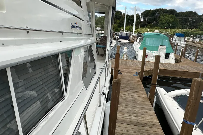 Slide: The Image of Carver 445 Aft Cabin Motor Yacht 1998 - 22