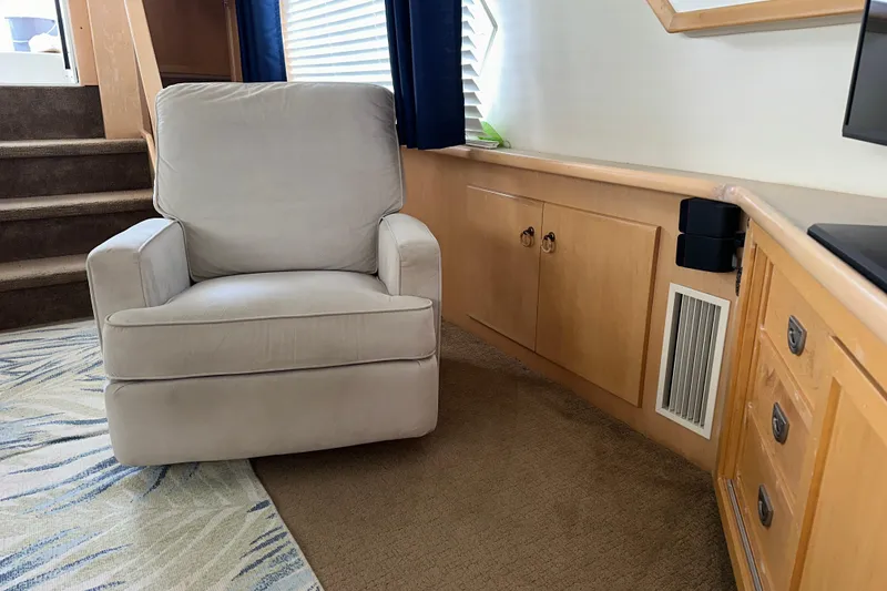 Slide: The Image of Interior of 1998 Carver 445 Aft Cabin Motor Yacht with cozy cabin decor. - 61