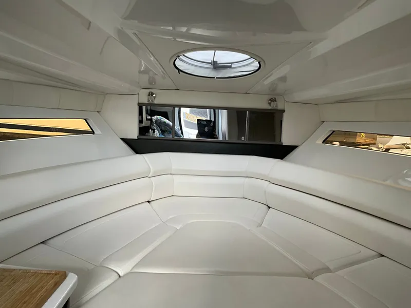 Slide: The Image of Monterey 295 Sport Yacht 2021 - 10