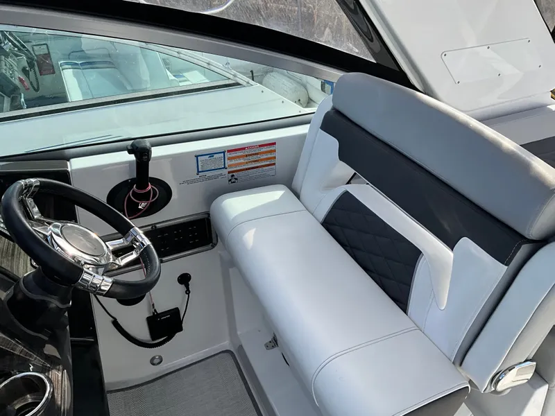 Slide: The Image of Monterey 295 Sport Yacht 2021 - 5