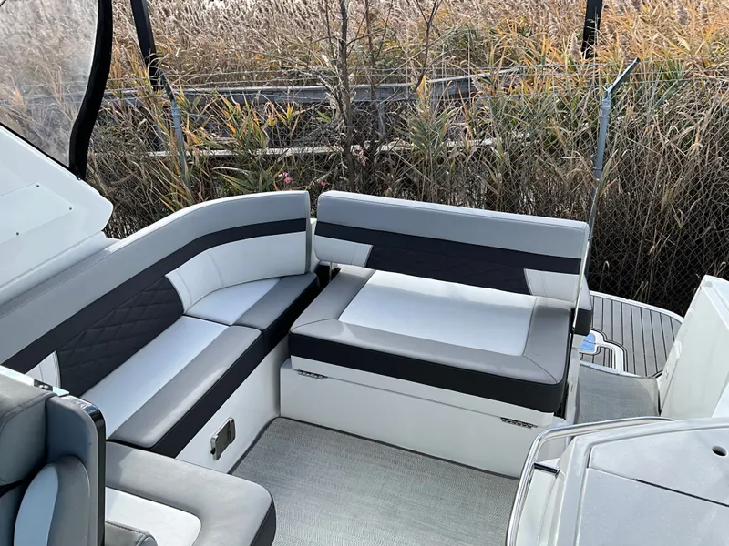 Slide: The Image of Monterey 295 Sport Yacht 2021 - 7