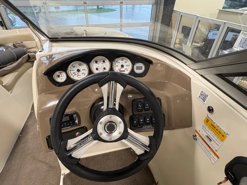 Slide: The Image of Stingray 215 LR 2014 - 10