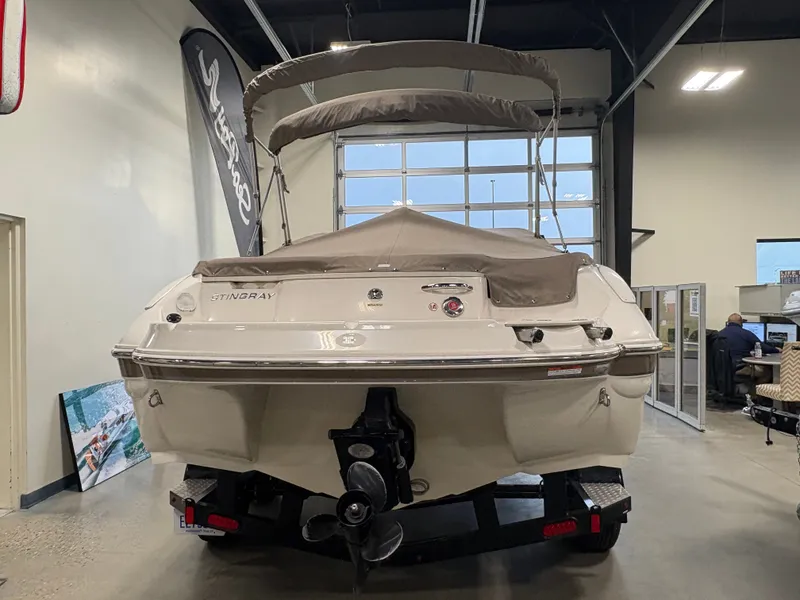 Slide: The Image of Stingray 215 LR 2014 - 3