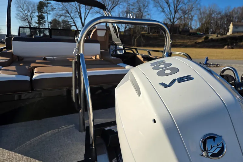 Slide: The Image of 2026 Avalon Platinum LSZ 2585 VRB boat with 200 V6 engine, luxurious seating. - 3