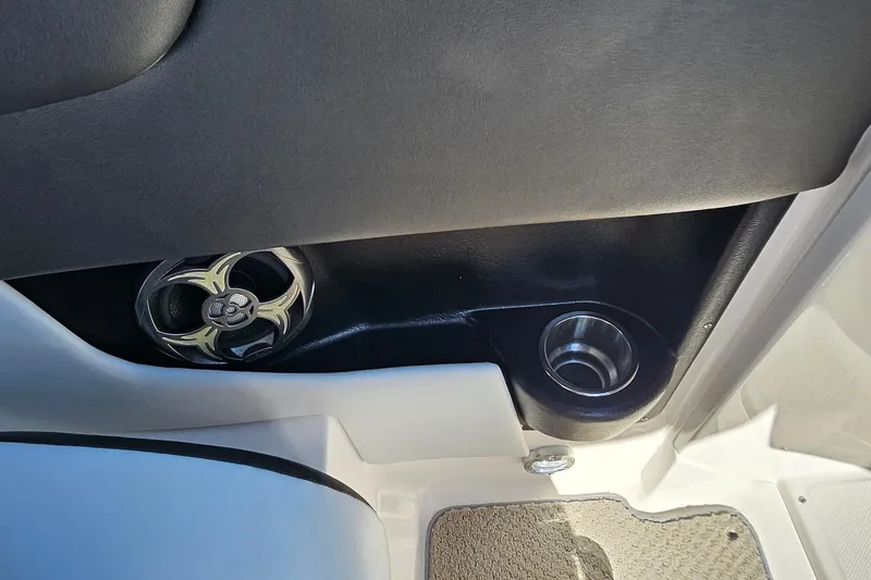 Slide: The Image of Interior of 2010 Regal 2700 ES Bowrider showing speaker and cup holder. - 39