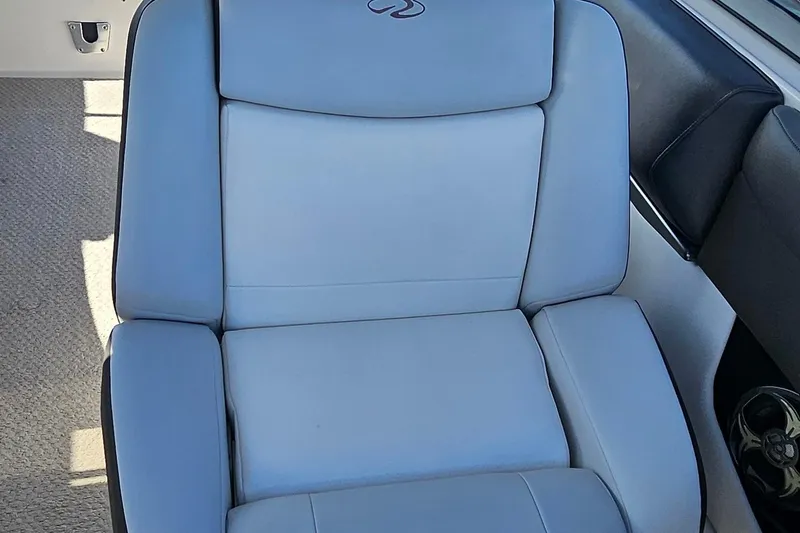 Slide: The Image of 2010 Regal 2700 ES Bowrider seat, light gray upholstery, luxurious design. - 40