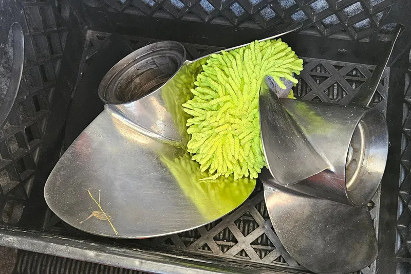Slide: The Image of Stainless steel boat propellers with green cleaning cloth in a crate, Regal 2700 ES Bowrider. - 68