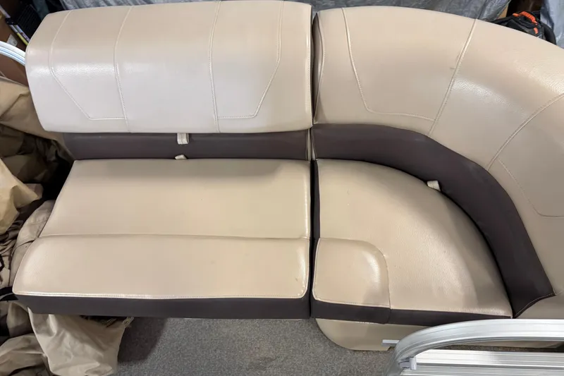 Slide: The Image of Beige and brown seating on 2018 Sun Tracker SportFish 22 XP3 boat. - 9