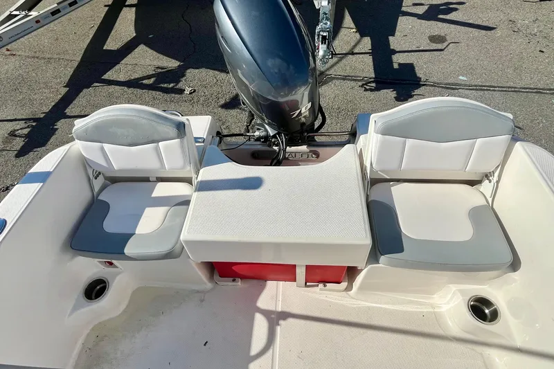 Slide: The Image of 2021 Robalo R160 Center Console boat interior with seating and engine view. - 7