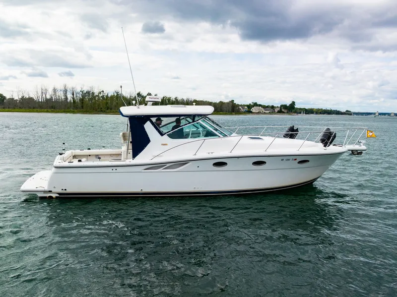 Slide: The Image of Tiara 3500 Open 2002 - 8